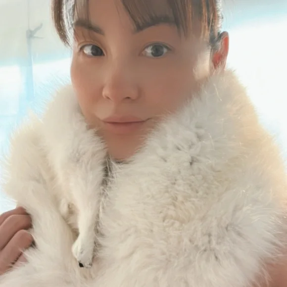 Luxurious Arctic Fox Fur Pelt - Picture 2 of 3